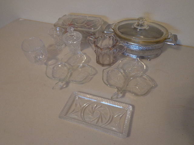 lot 50 image: Pyrex Dishes