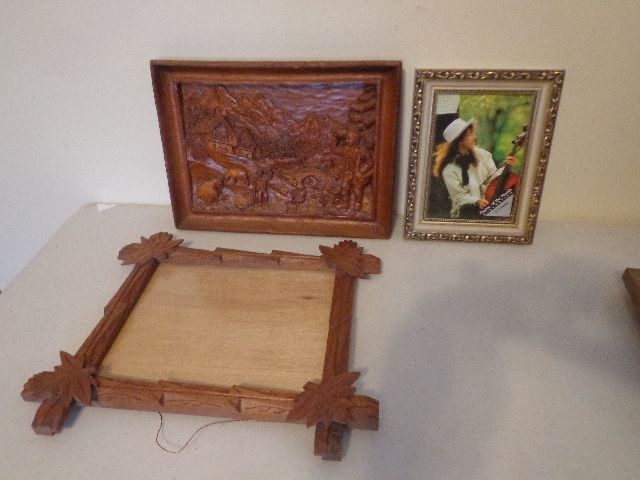 lot 60 image: All Kinds Of Picture Frames