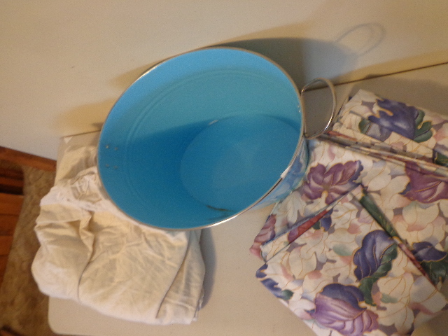 lot 61 image: Bedding In A Bucket