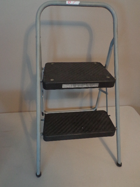lot 67 image: Cosco Step Stool