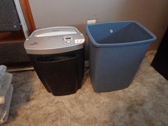 lot 68 image: Fellows Paper & Credit Card Shredder With Waste Basket