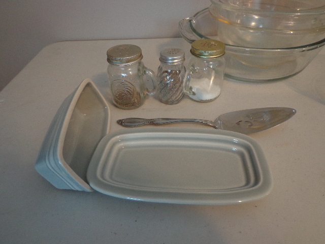 lot 92 image: Kitchenware