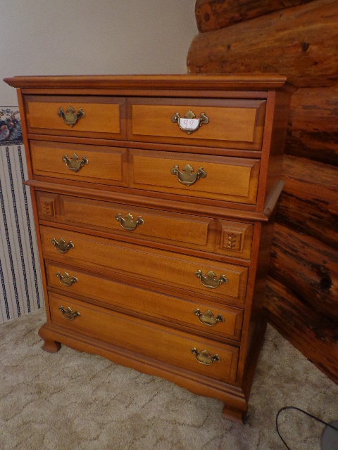 lot 99 image: 6 Drawer Wooden Dresser