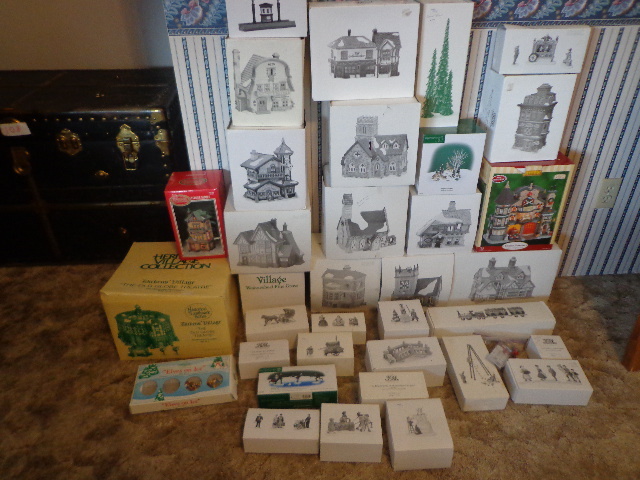 lot 109 image: Department 56 Collectables