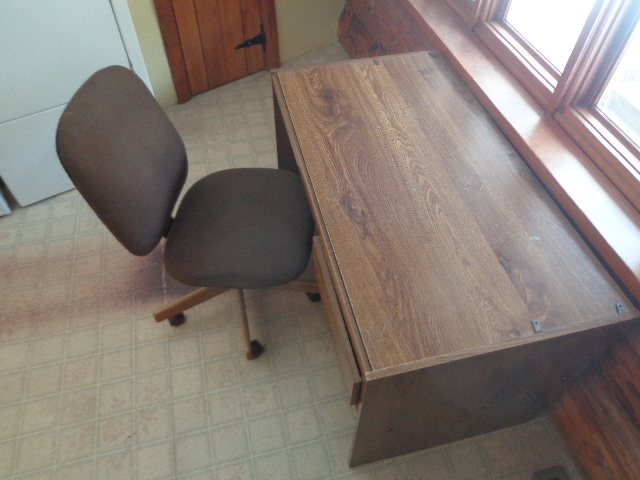 lot 111 image: Wooden Desk & Office Chair
