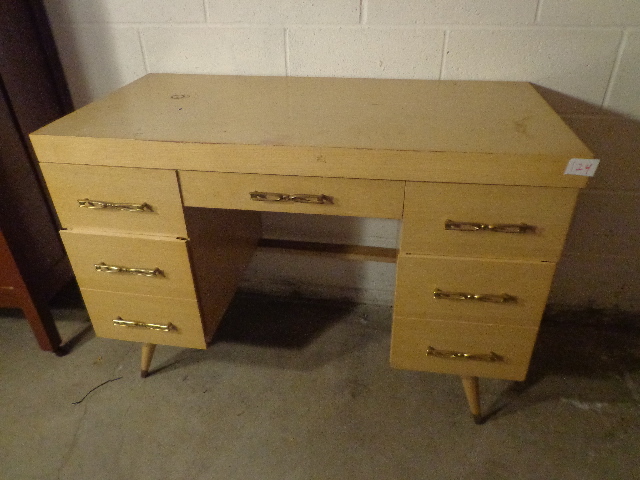 lot 124 image: Laminated Wood Desk
