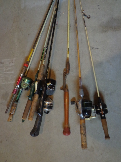 lot 130 image: 9 Fishing Poles