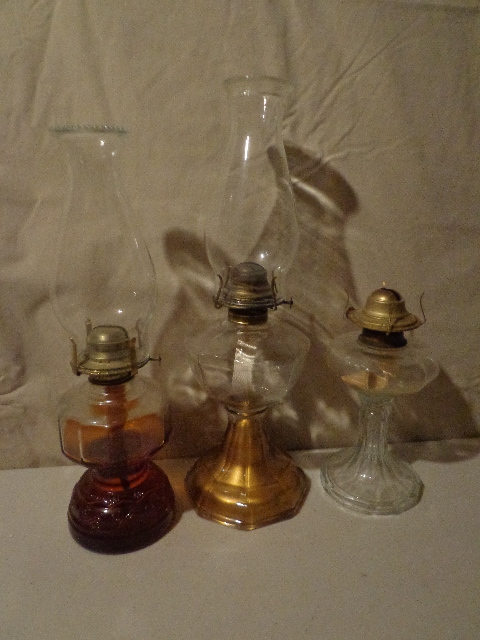 lot 141 image: 3 Oil Lamps