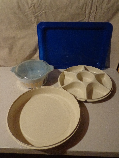 lot 146 image: Veggie Tray, Serving & Baking Dishes