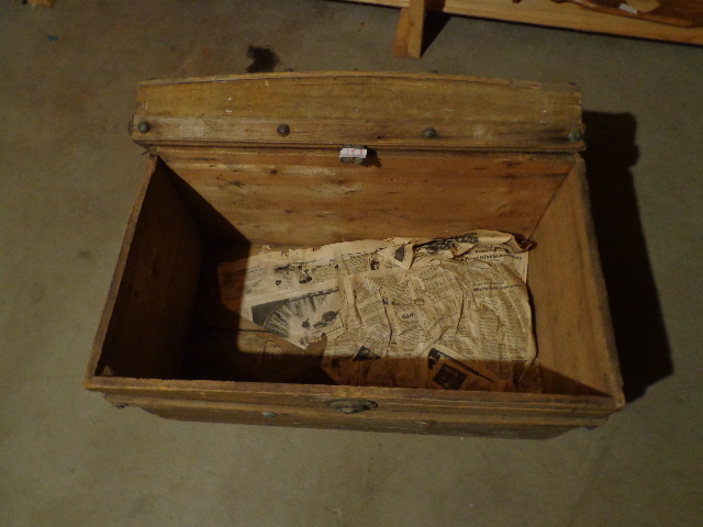 lot 153 image: Vintage Wood Trunk