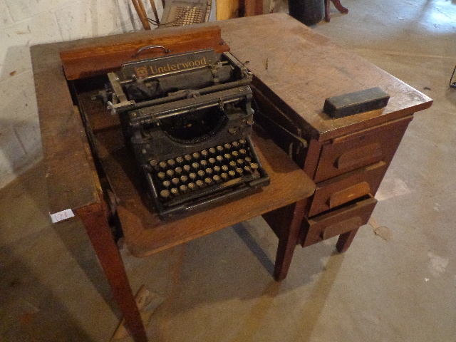 lot 171 image: Underwood Typewriting Desk