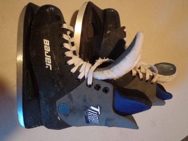 lot 181 image: Turbo Bauer Hockey Skates