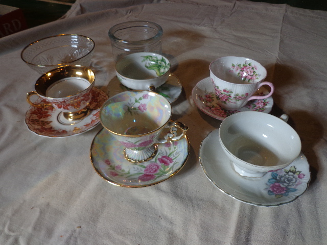 lot 188 image: 5 Cups, Saucers & Bone China