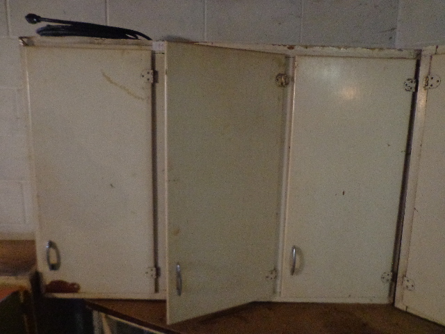 lot 199 image: 3 Door Wooden Cabinet & All Contents Inside