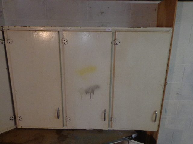 lot 200 image: 3 Door Wooden Cabinet