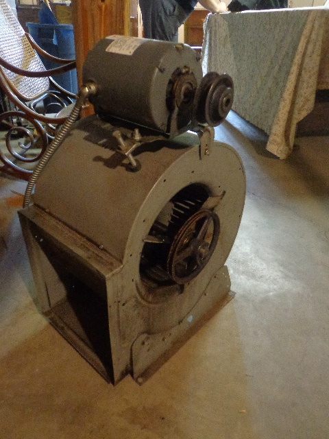 lot 212 image: Marathon Electric Belted Blower