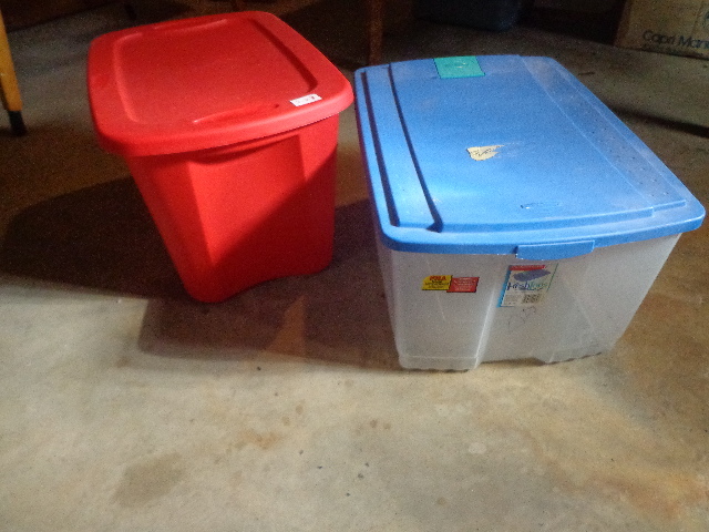 lot 223 image: Sterilite & Rubber Maid Storage Bins