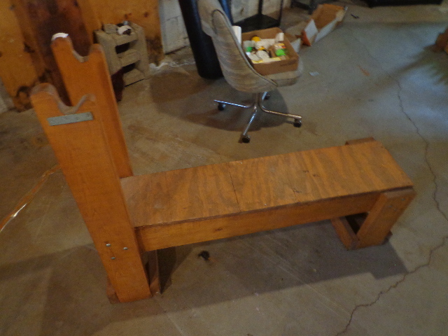 lot 229 image: Kids Weight Bench