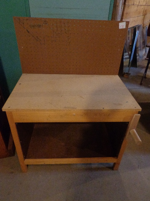 lot 231 image: Kids Work Bench