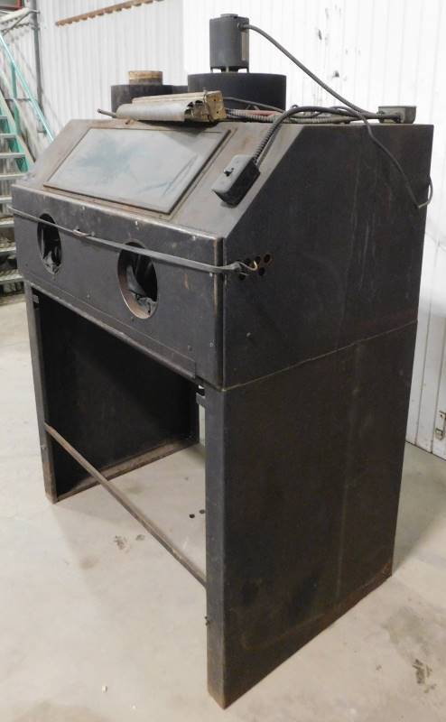 lot 2 image: Sand Blasting Cabinet