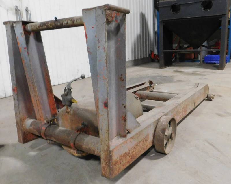lot 4 image: Pneumatic 2 Ton Axle Jack