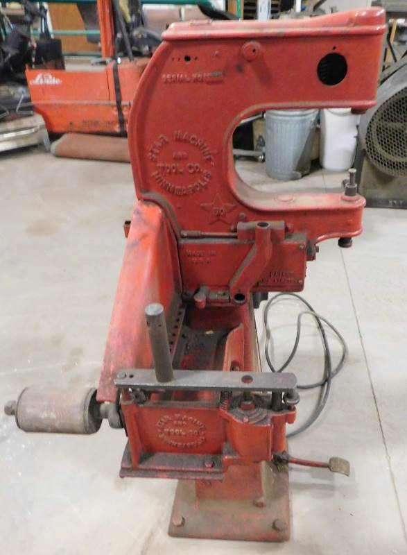 lot 11 image: Star Riveter Machine
