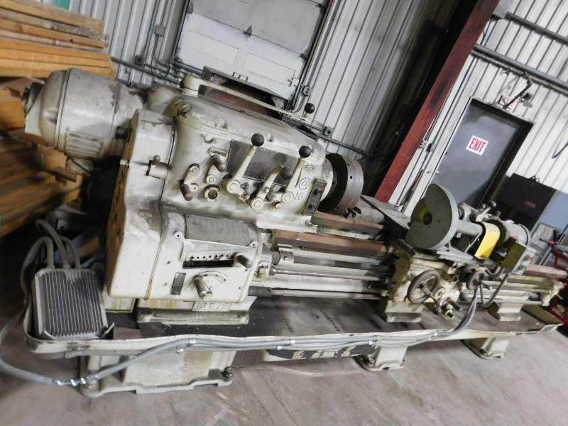 lot 18 image: Axelson Engine Lathe