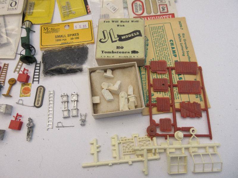 HO Scale Model Train Accessories