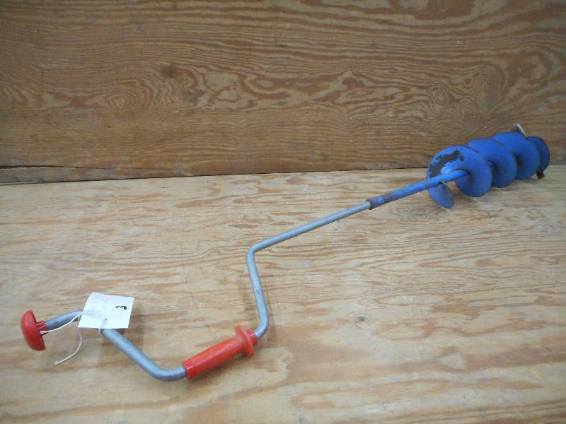 lot 3 image: Mora 8 Hand Ice Auger ...