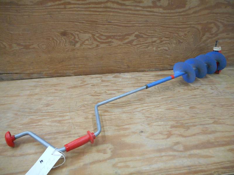 lot 4 image: Mora 8 Hand Ice Auger ...