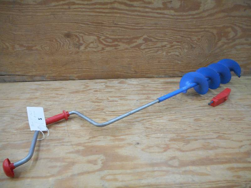 lot 5 image: Mora 8 Hand Ice Auger ...