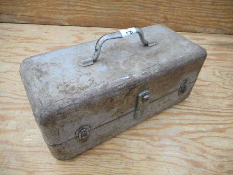 lot 21 image: Vintage My Buddy Steel Tackle Box ...