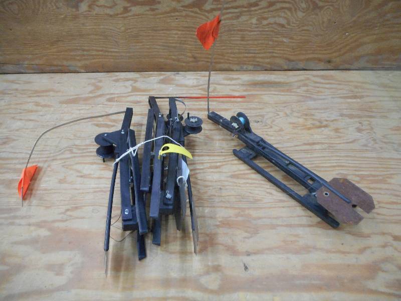 lot 26 image: Bundle Of Assorted Tip-Ups ...