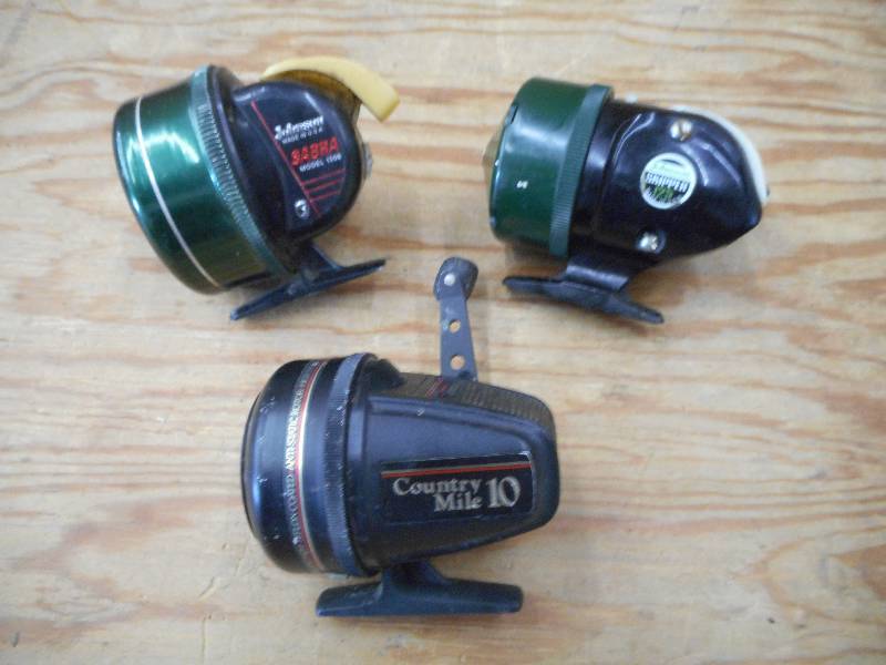 lot 74 image: Lot Of (3) Johnson Reels ...