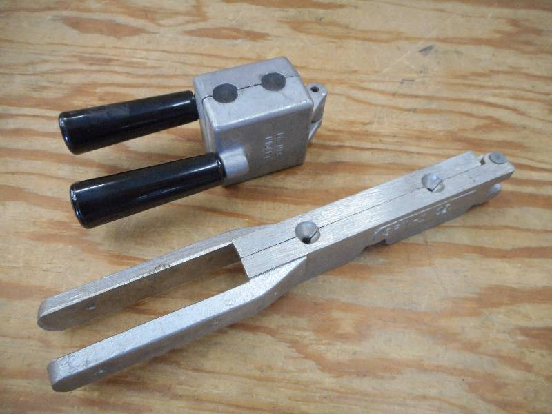 lot 102 image: (2) Lil-Mac Sinker Molds ...
