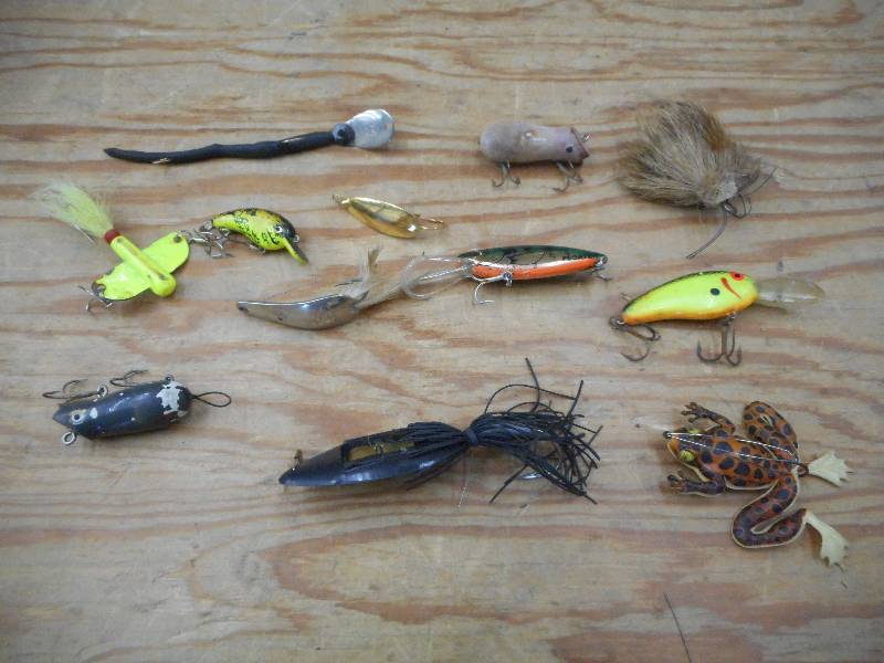 lot 112 image: Lot Of Assorted Fishing Lures ...