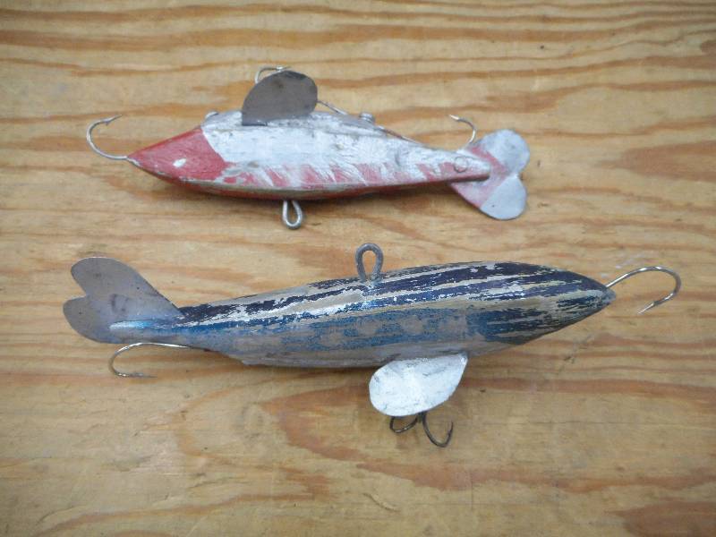 lot 113 image: (2) Ice Spearing Decoys ...