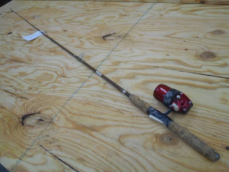 lot 138 image: Vintage True Temper Rod With Reel ...