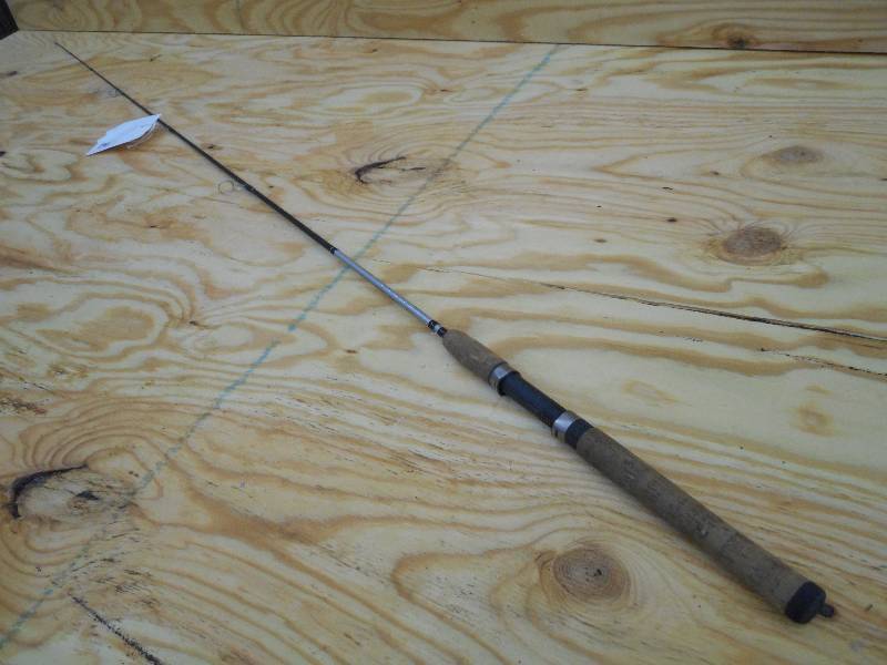 lot 145 image: Mitchell Advocat II Rod ...