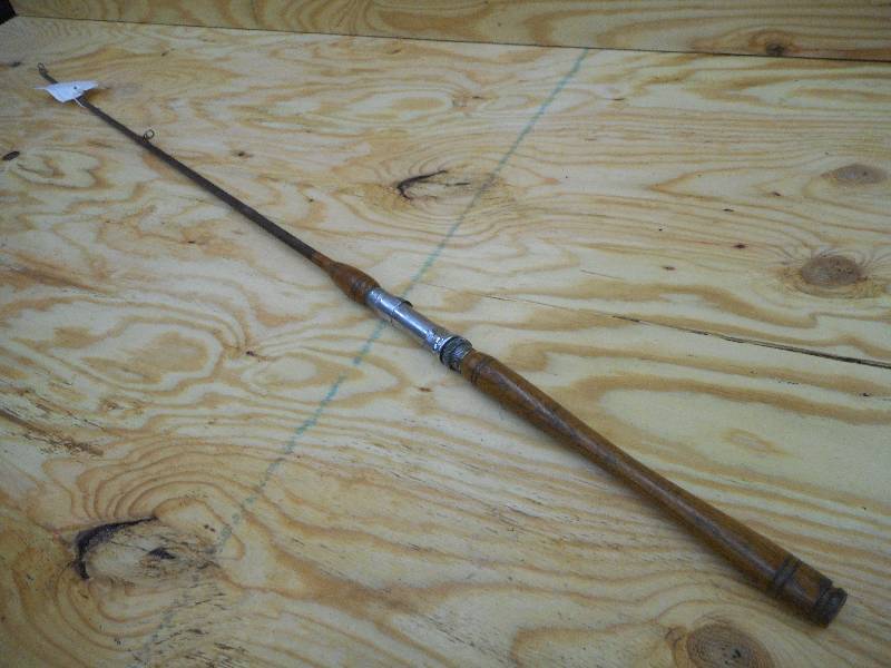 lot 174 image: Heavy Duty Split Bamboo Rod With Wo...