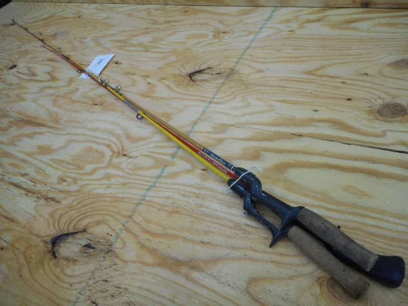 lot 175 image: Lot Of (3) Shakespeare Rods ...