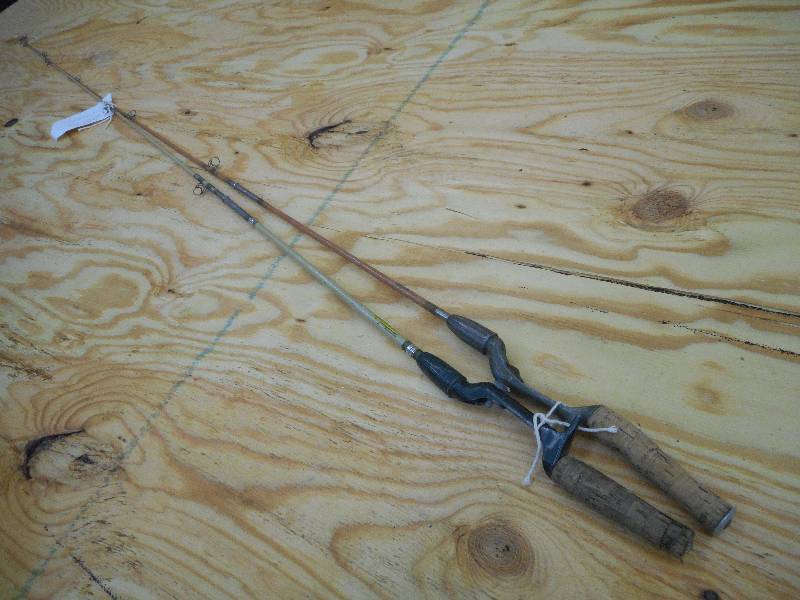 lot 184 image: (2) Vintage Shakespeare Wonder Rods...