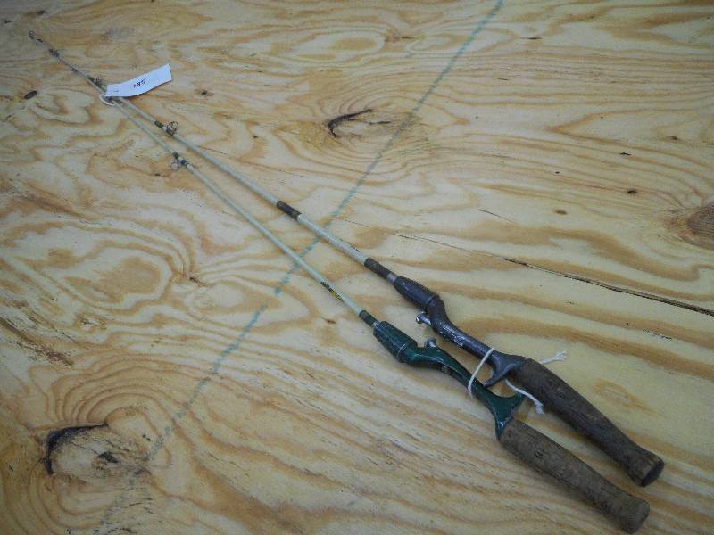 lot 185 image: (2) Vintage Shakespeare Wonder Rods...