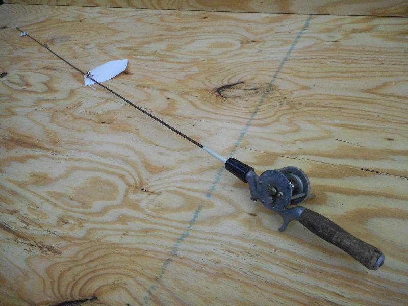 lot 189 image: Vintage 5-Sided Steel Rod With Shak...