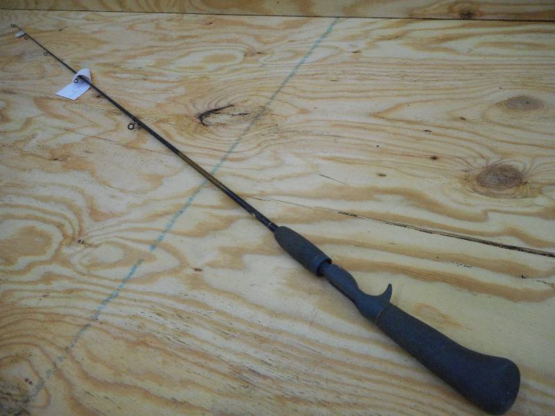 lot 194 image: Mitchell 400 Series Rod ...