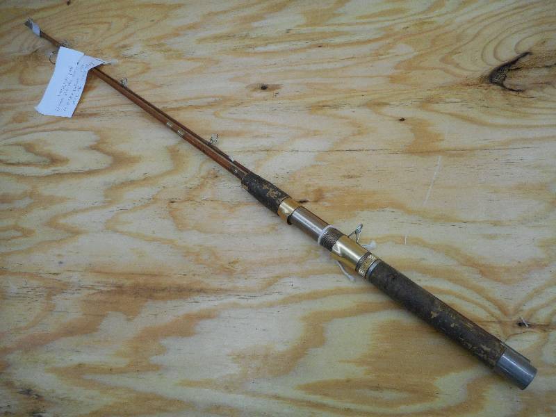 lot 199 image: Eagle Claw No.JCF 2-Piece Rod ...