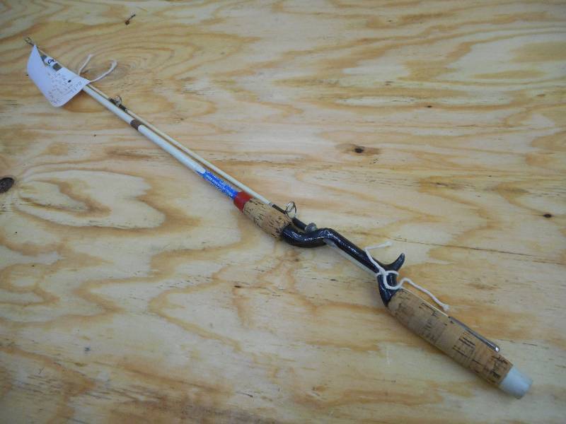 lot 200 image: Heddon Star Cast 4443 2-Piece Rod ...