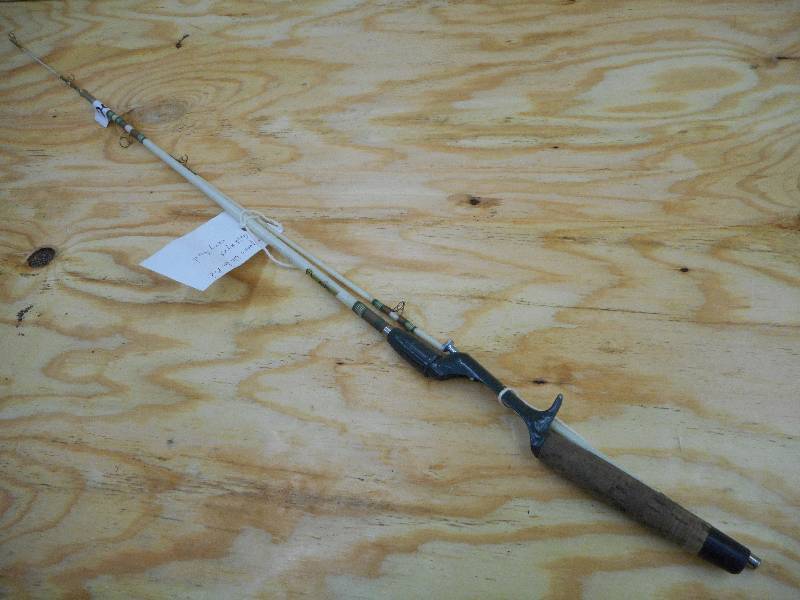 lot 202 image: Shakespeare Woder Rod Gold Eye 2-Pi...