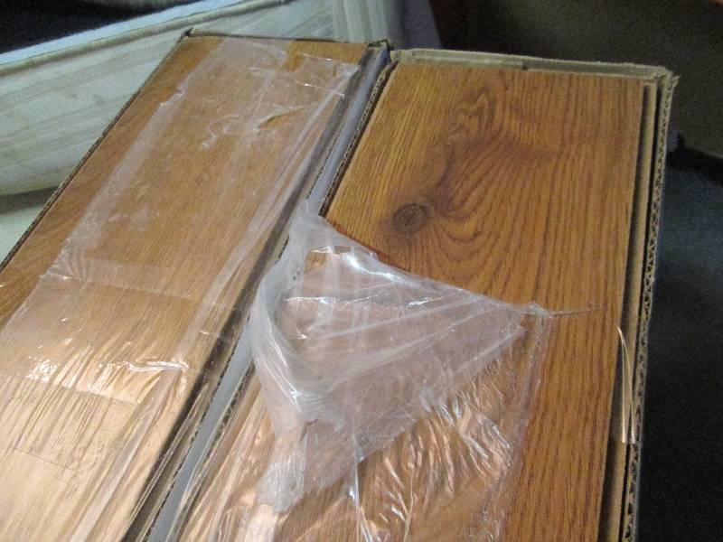 Approx 65 SqFt 8mm Laminate Floorin...