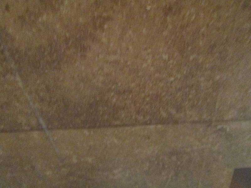 Approx 26 SqFt Glueless Travertine ...